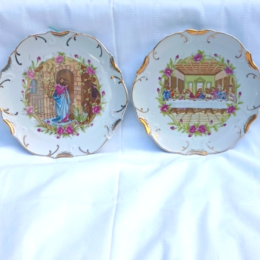Lot 2 decorative 18k gold religious plates